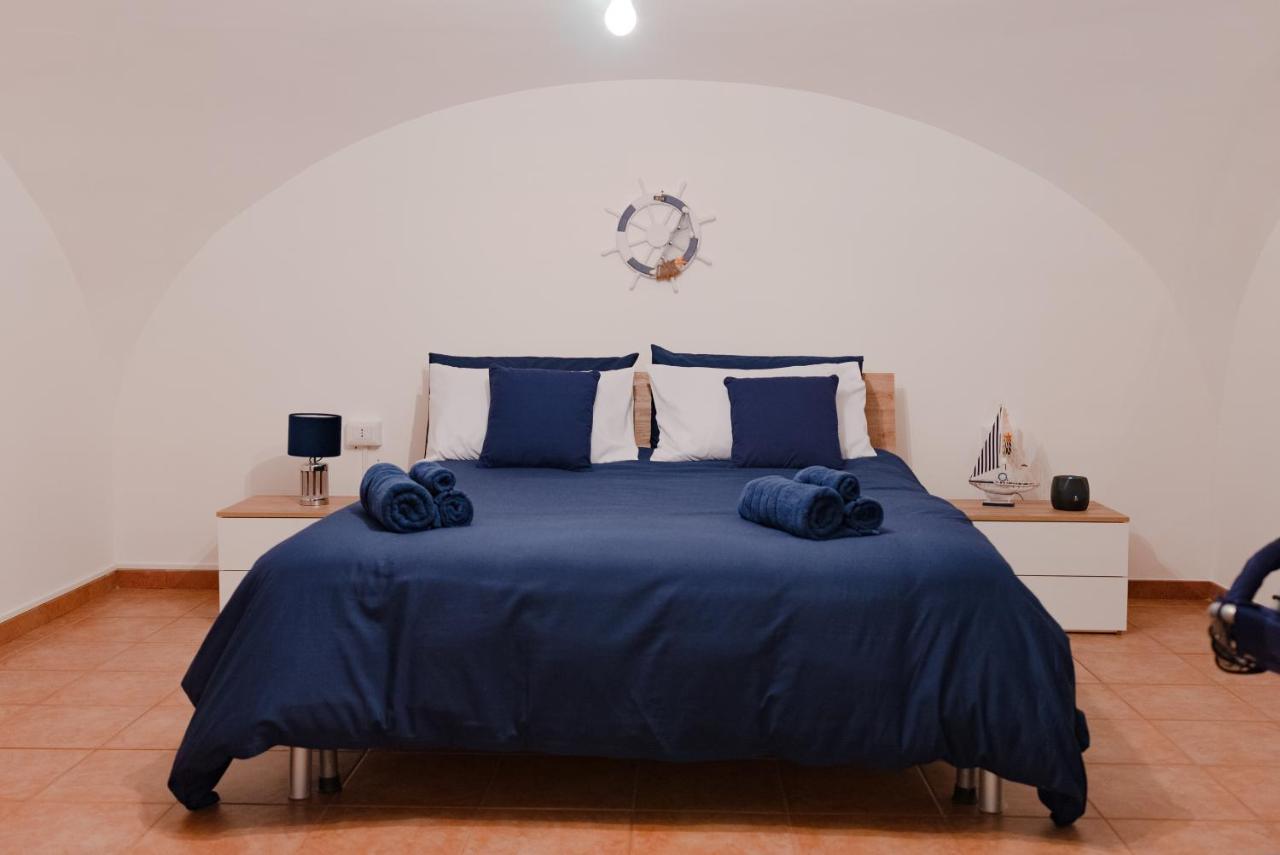 Blue Angel Oak - Apartment Бари Екстериор снимка